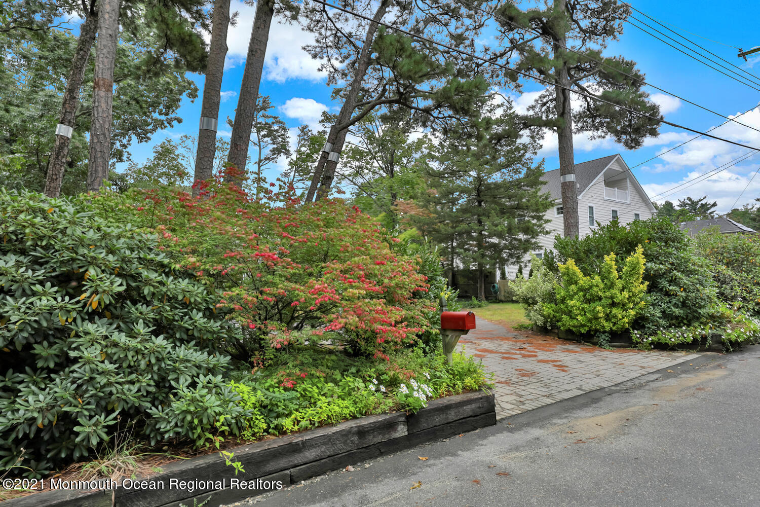 2396 Riverside Terrace-large-002-052-4M3