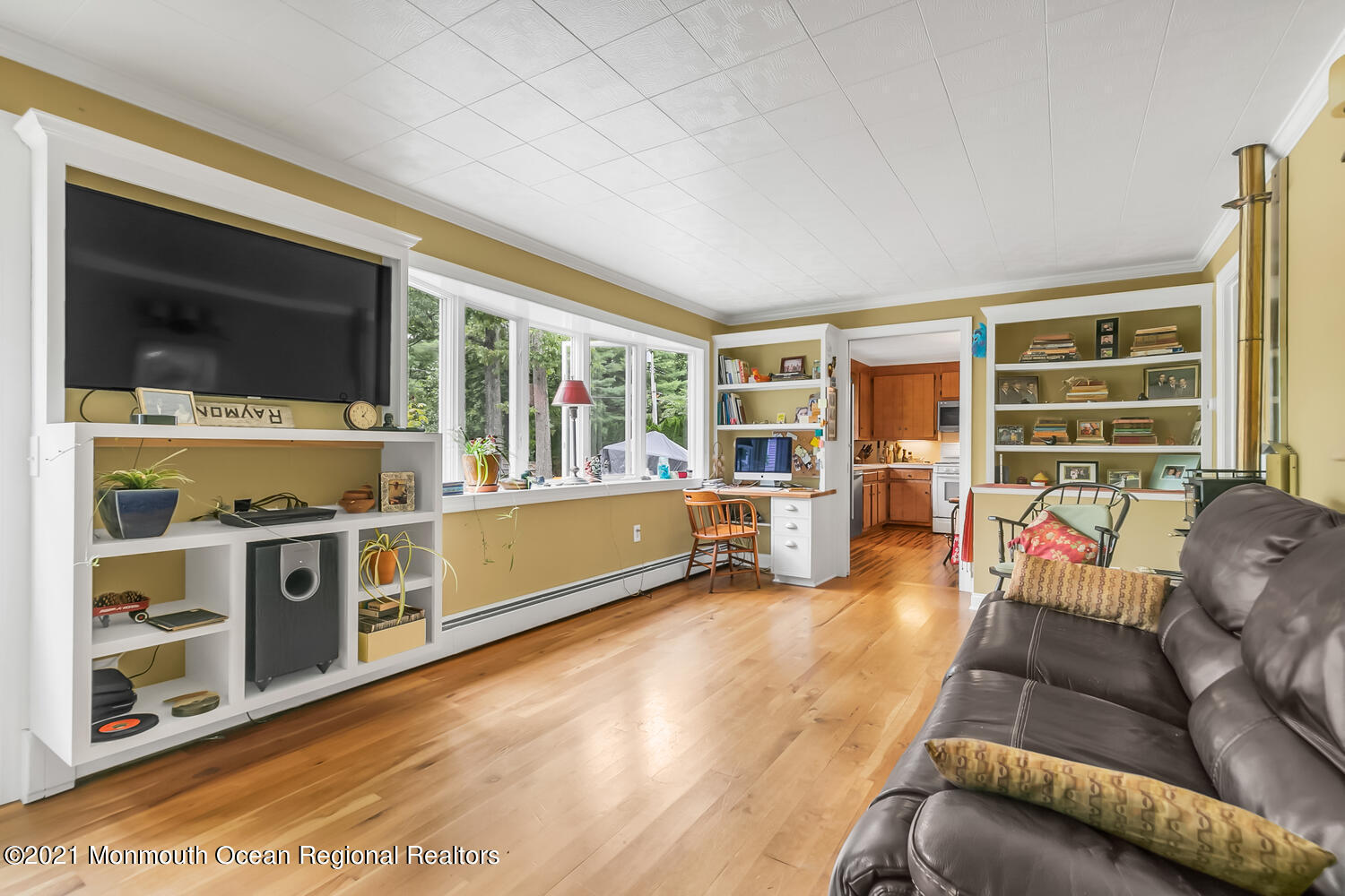 2396 Riverside Terrace-large-005-037-4M3