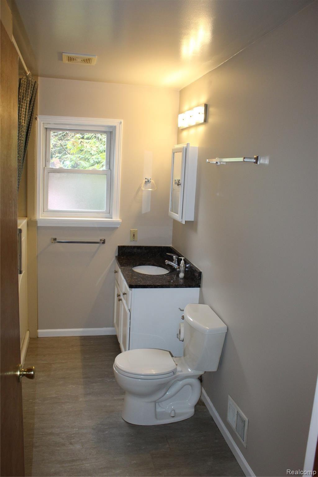 3371 North Center Road Flint, MI 48506 - Photo 15 of 35 IMG_9178.JPG