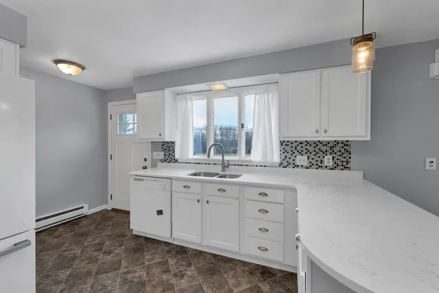 $525,000 | 5 Greenwood Drive, Northfield, NH 03276