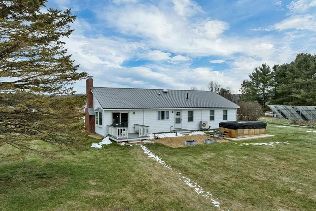 $525,000 | 5 Greenwood Drive, Northfield, NH 03276