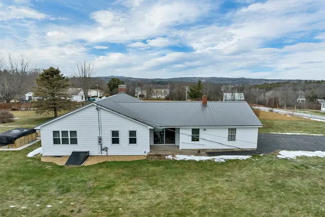 $525,000 | 5 Greenwood Drive, Northfield, NH 03276