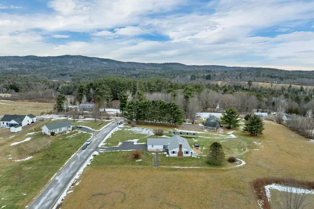 $525,000 | 5 Greenwood Drive, Northfield, NH 03276