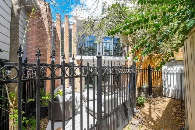 $320,000 | 6304 Riverview Way, Houston, TX 77057