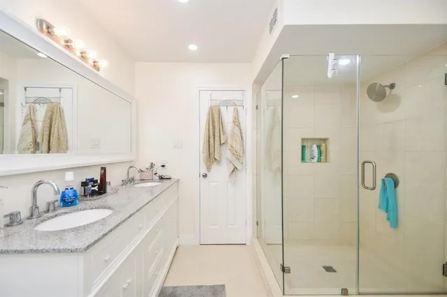 $320,000 | 6304 Riverview Way, Houston, TX 77057