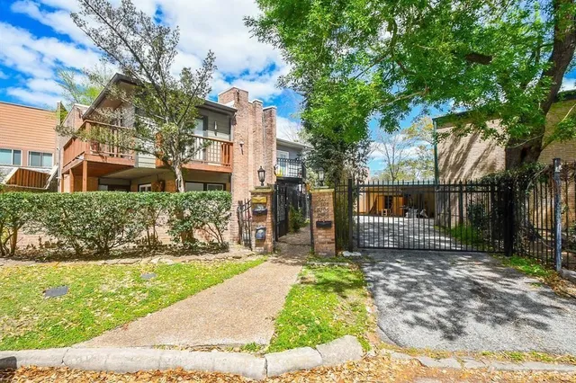 $320,000 | 6304 Riverview Way, Houston, TX 77057