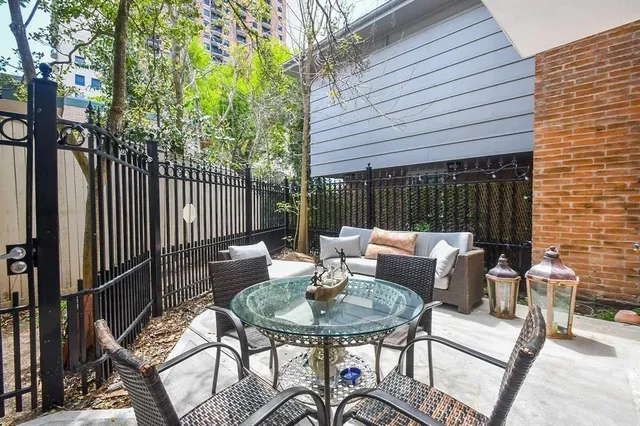 $320,000 | 6304 Riverview Way, Houston, TX 77057