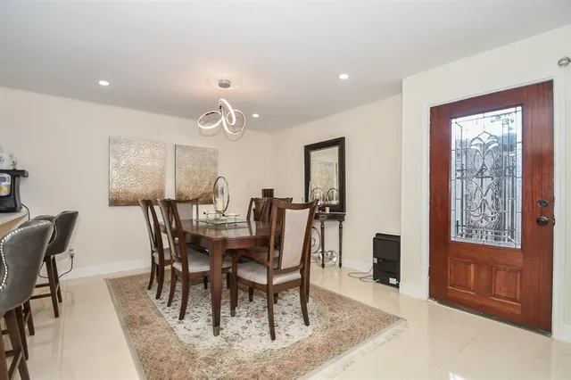 $320,000 | 6304 Riverview Way, Houston, TX 77057