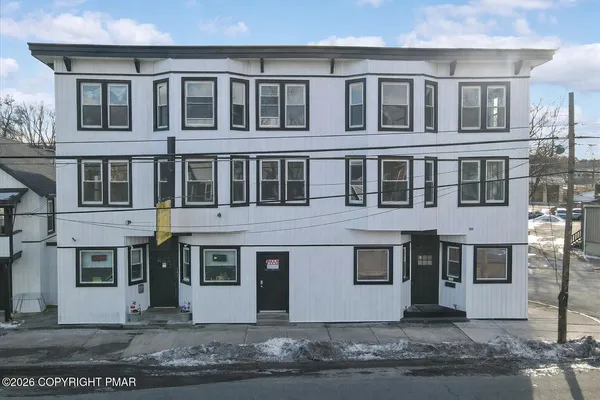 $1,200 | 147 North 9th Street, Unit 201, Stroudsburg, PA 18360