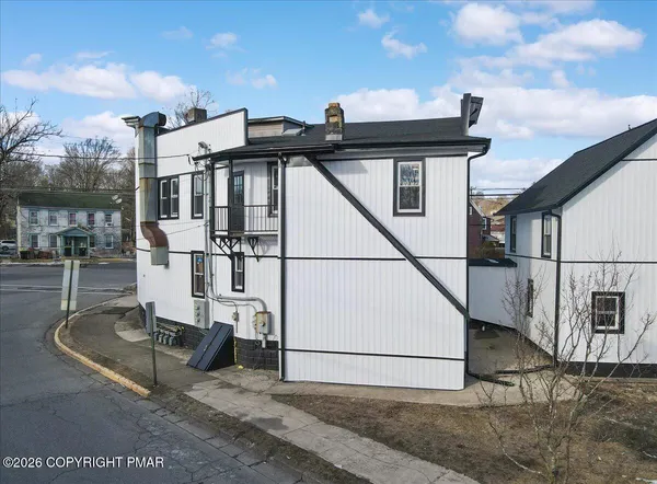 $1,200 | 147 North 9th Street, Unit 201, Stroudsburg, PA 18360