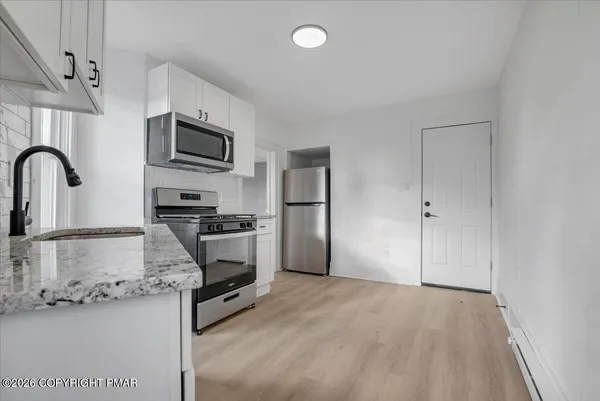 $1,200 | 147 North 9th Street, Unit 201, Stroudsburg, PA 18360