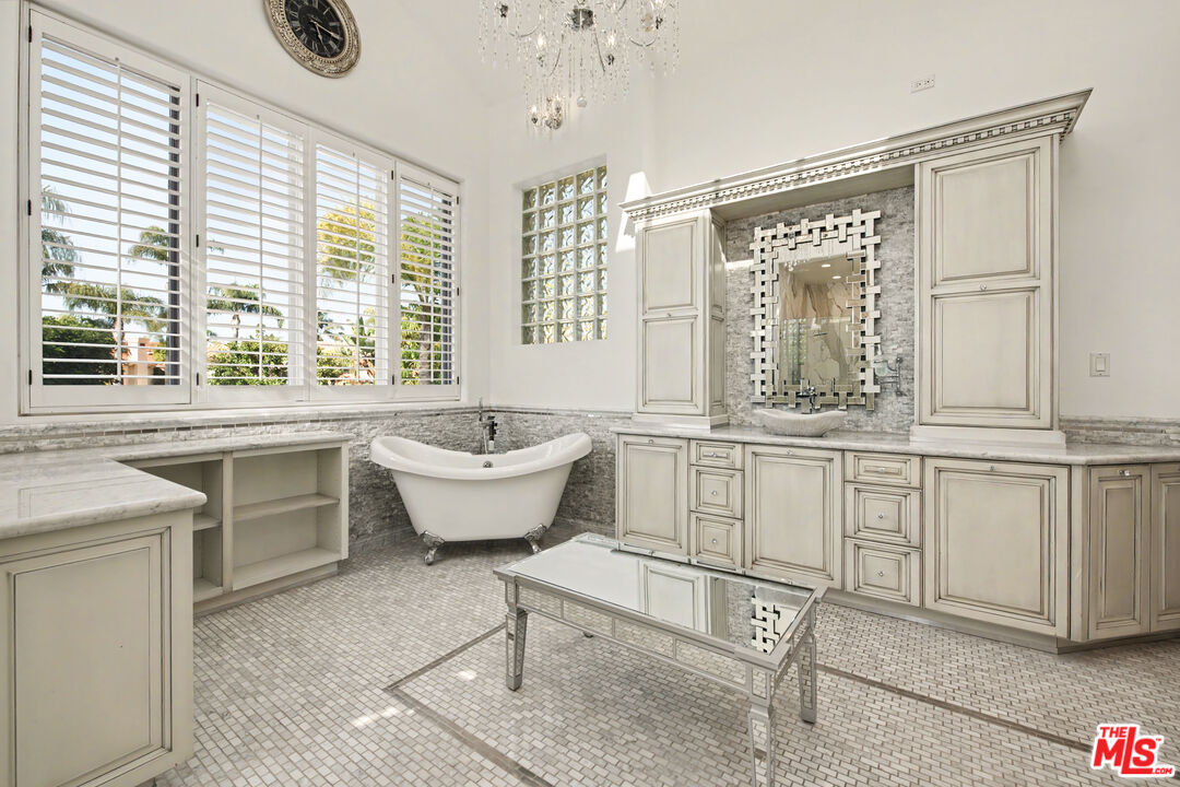 12608 Promontory Road Los Angeles, CA 90049 - Photo 32 of 59