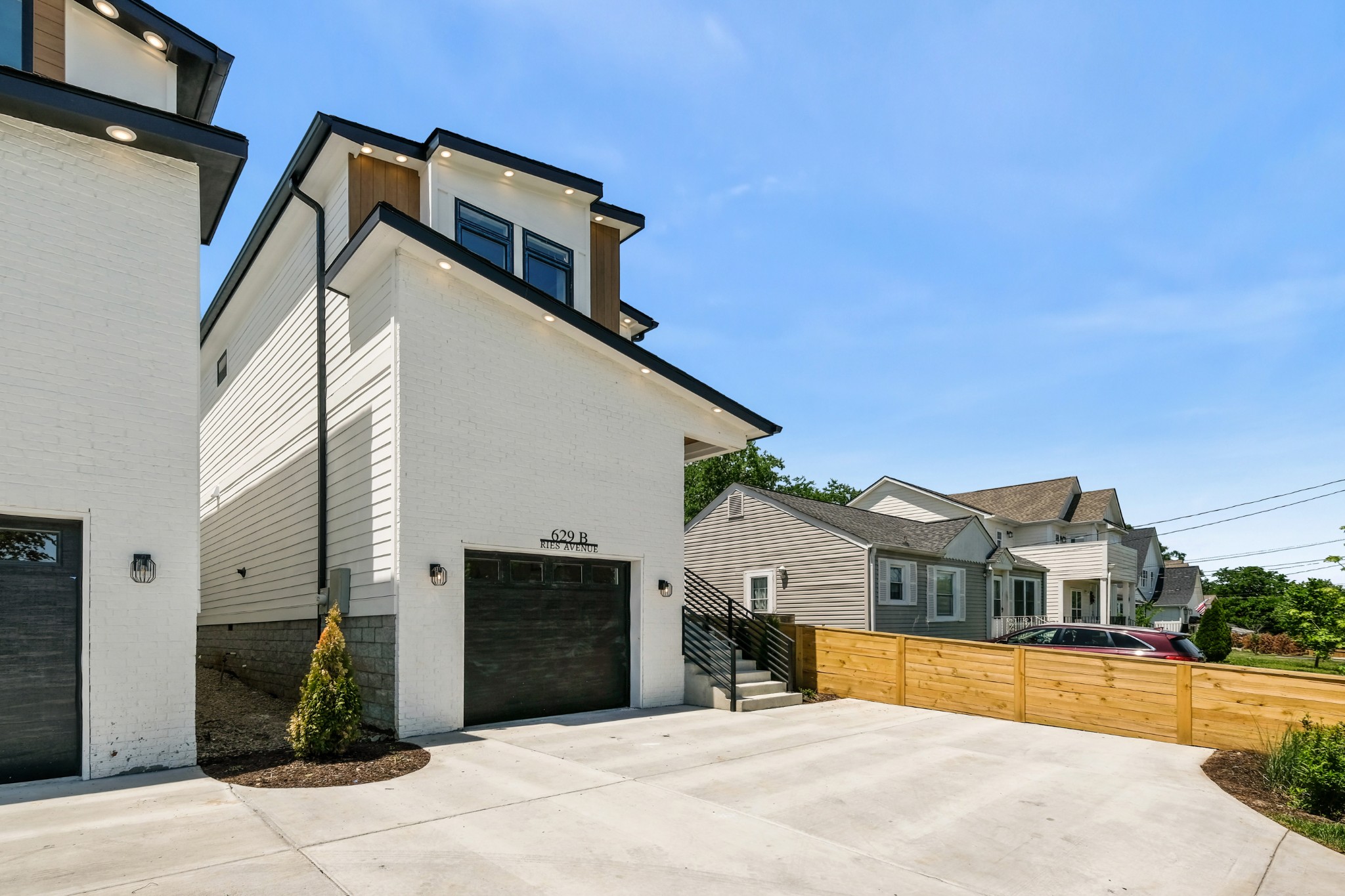 629 B Ries Avenue Nashville, TN 37209 - Photo 2 of 62 a front view of a house with a yard
