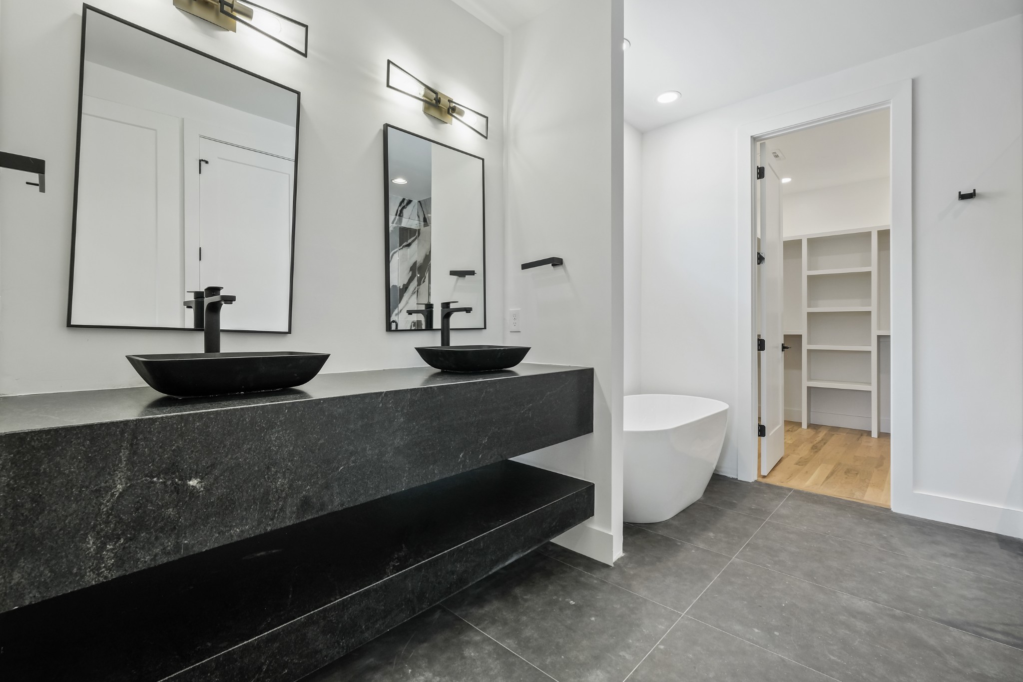 629 B Ries Avenue Nashville, TN 37209 - Photo 45 of 62 a living room with furniture and large mirror