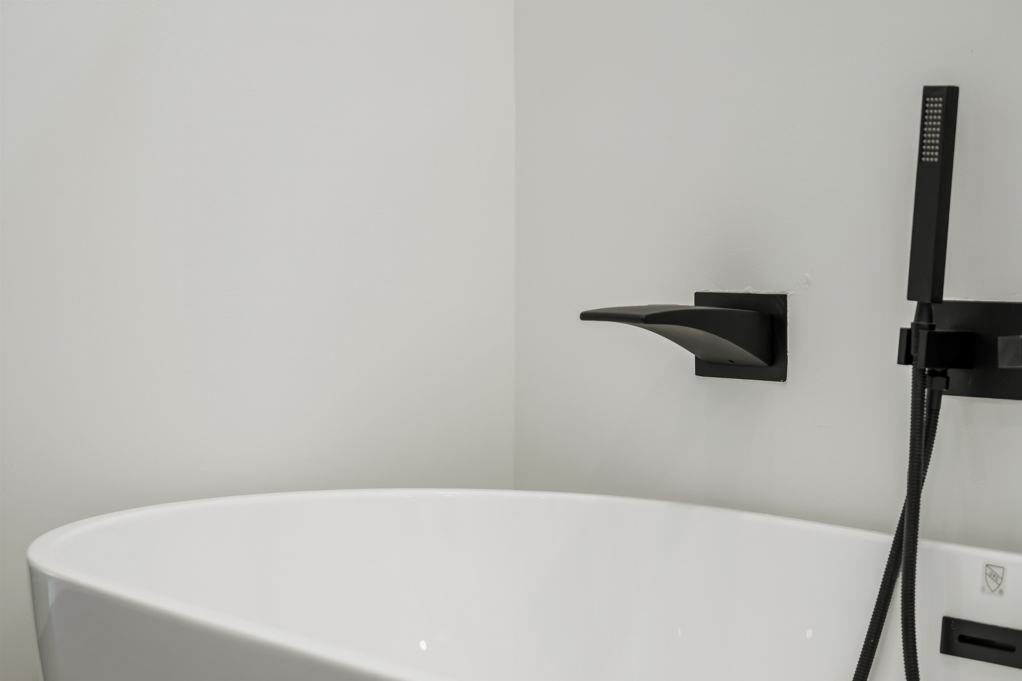 629 B Ries Avenue Nashville, TN 37209 - Photo 46 of 62 a bathroom with a bathtub