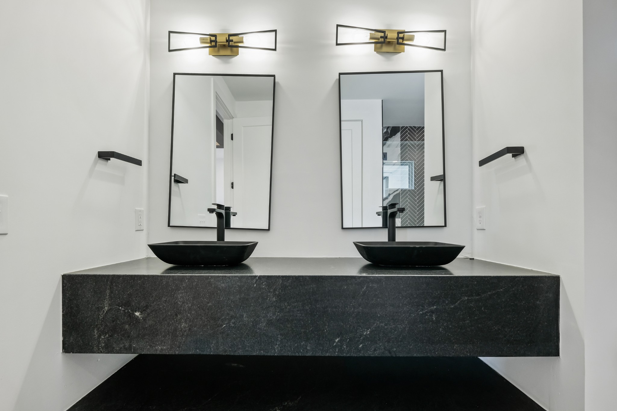 629 B Ries Avenue Nashville, TN 37209 - Photo 47 of 62 a view of front door and mirror