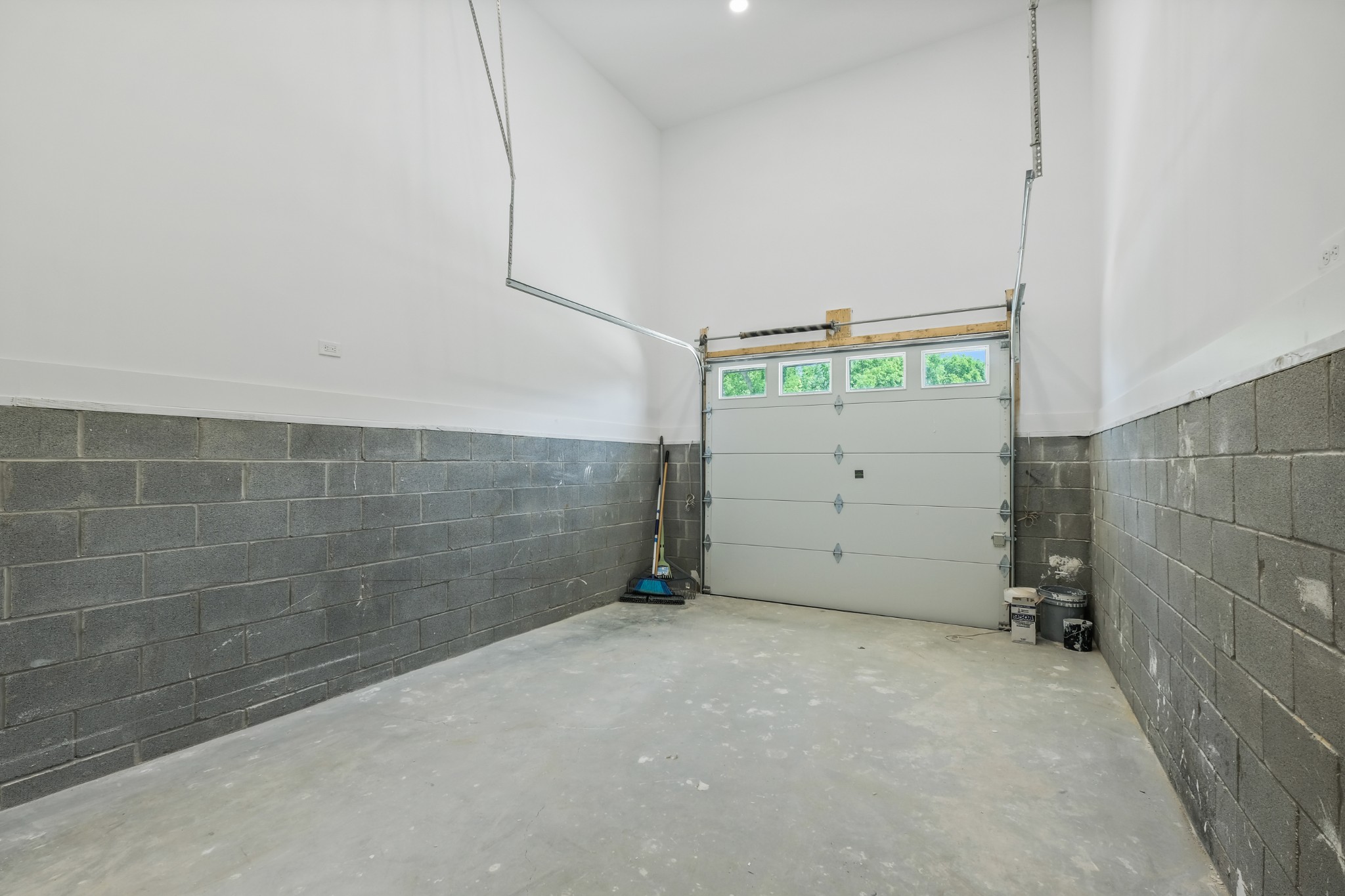 629 B Ries Avenue Nashville, TN 37209 - Photo 57 of 62 a view of a garage