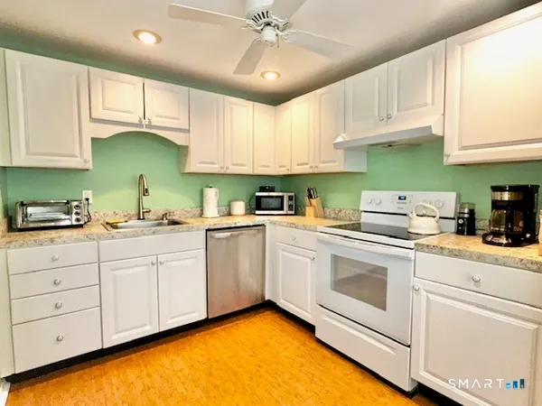 $1,900 | 106 Heather Ridge, Unit 106, Shelton, CT 06484