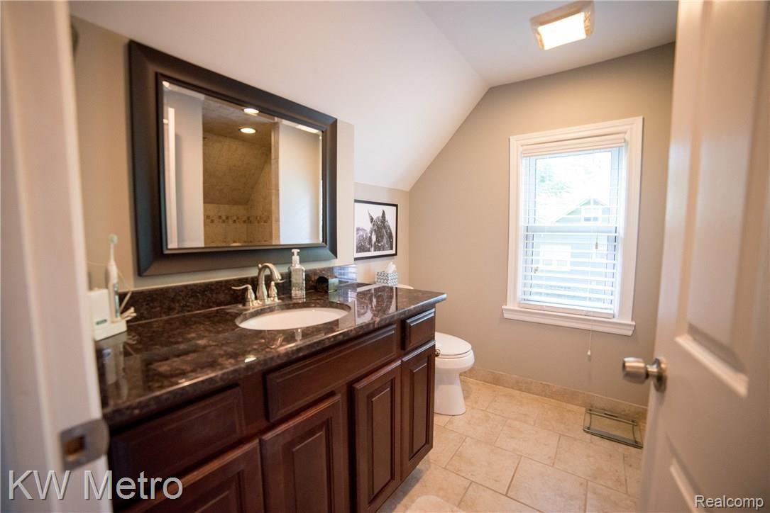 229 North Helen Avenue Rochester, MI 48307 - Photo 20 of 37 BMP_7282.jpg