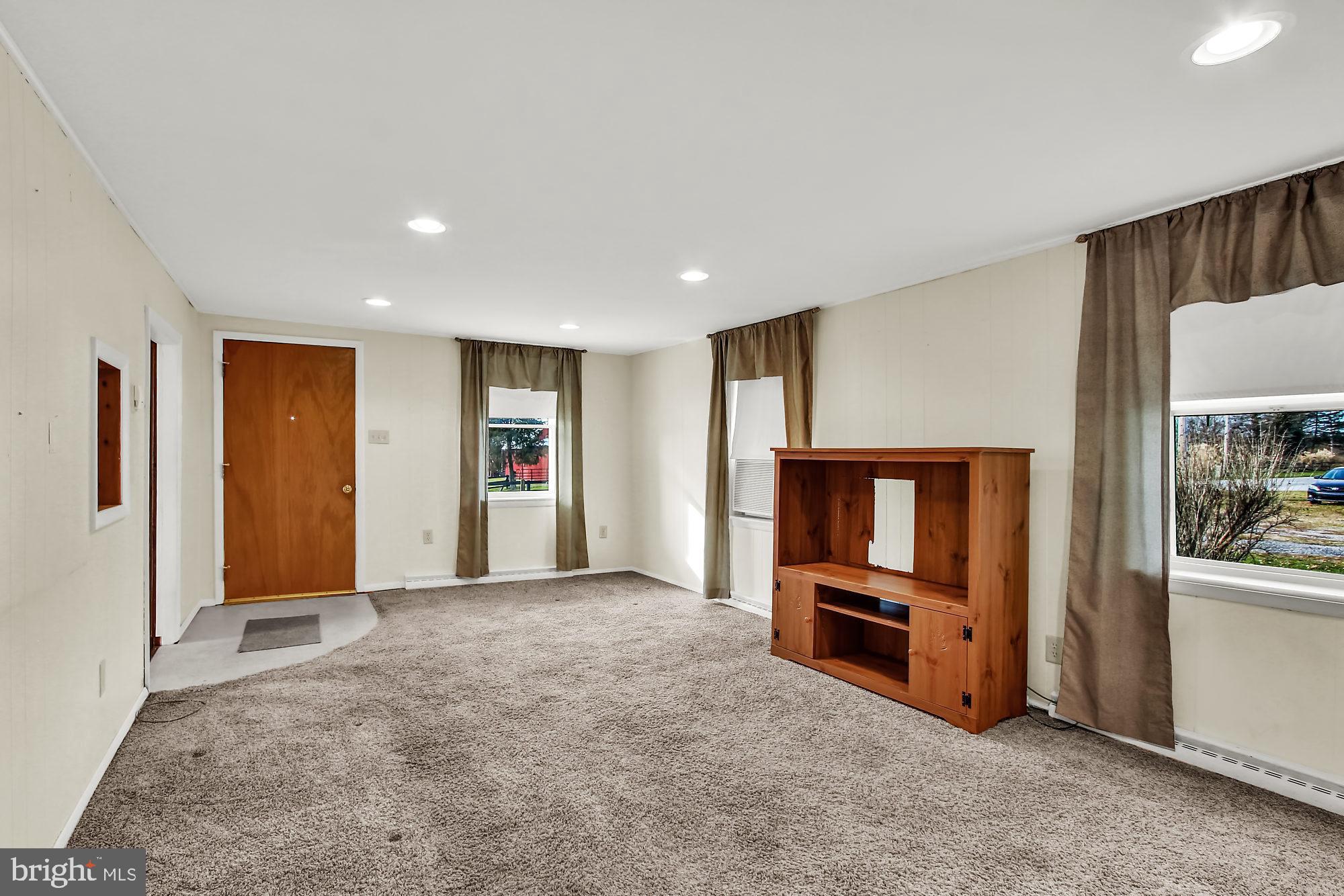 6121 Davidsburg Road Dover, PA 17315 - Photo 2 of 43 Living Room