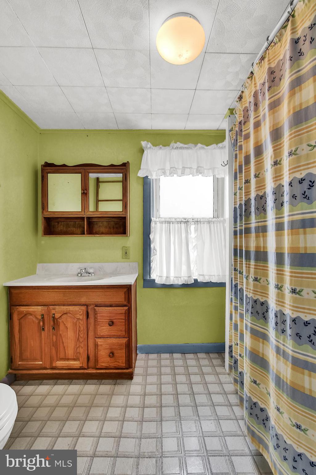 6121 Davidsburg Road Dover, PA 17315 - Photo 17 of 43 Hall Bath