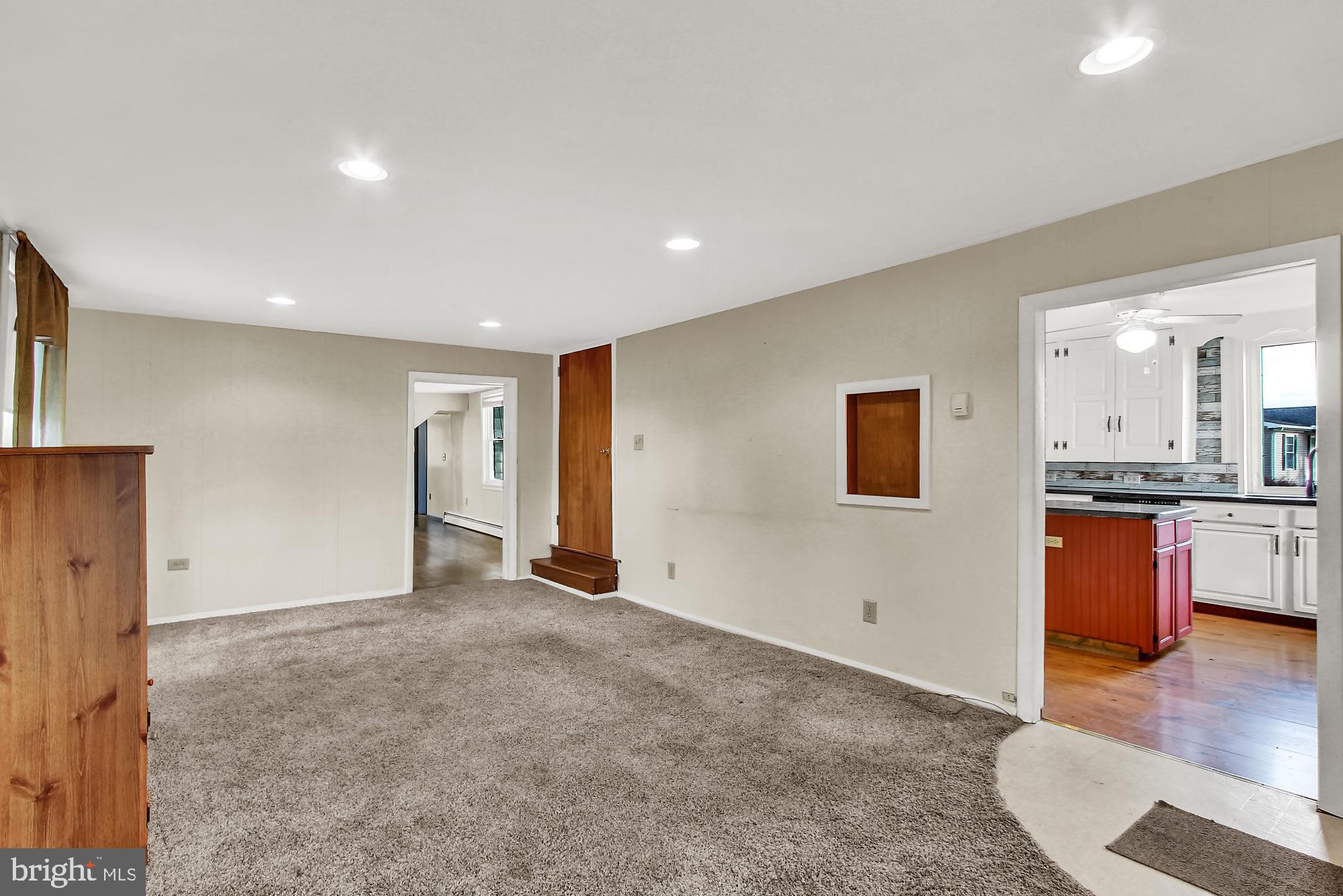 6121 Davidsburg Road Dover, PA 17315 - Photo 3 of 43 Living Room