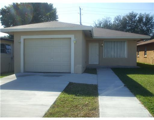 2240 Raleigh Street Hollywood, FL 33020 - Photo 2 of 16 Exterior Front