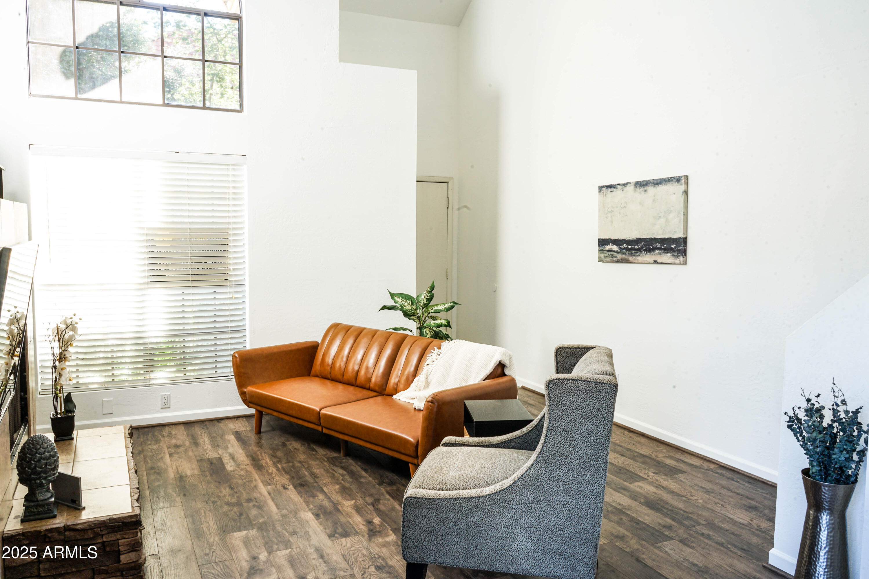 1126 West Elliot Road, Unit 1066 Chandler, AZ 85224 - Photo 9 of 21 a living room with furniture and a potted plant