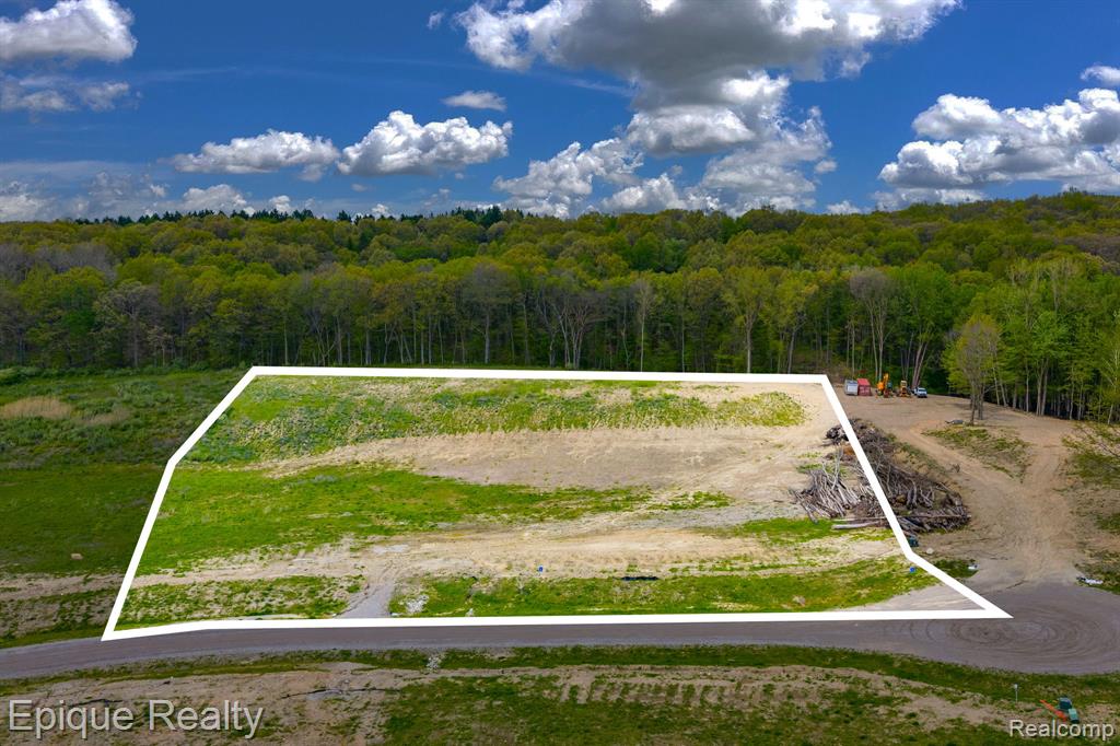 2797 Park Ridge Road Milford, MI 48380 - Photo 2 of 10 Gallery Image 2