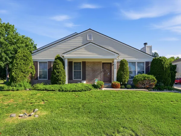$184,900 | 7652 Woodview Drive, Unit 1, Waterford, MI 48327