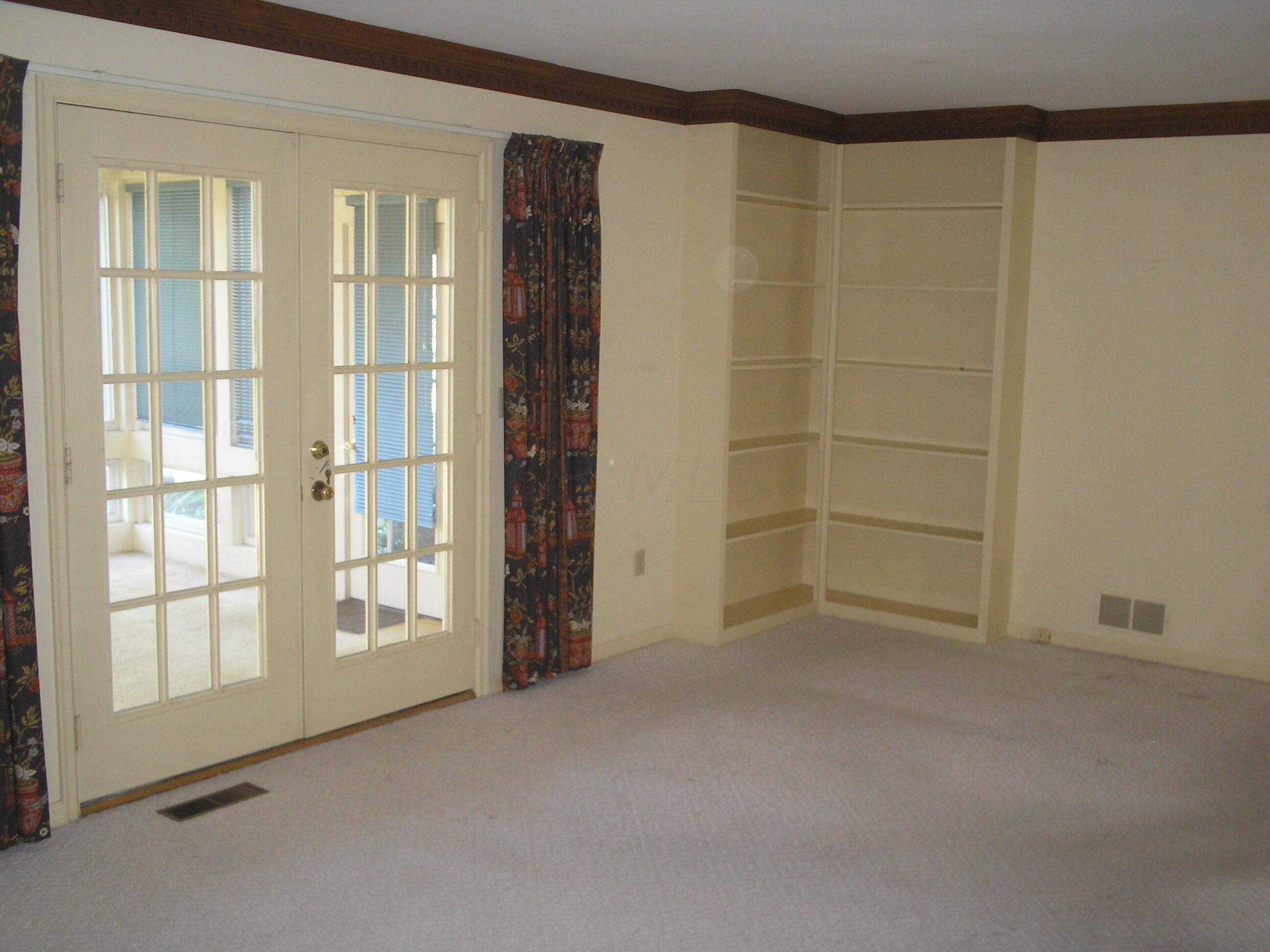 2404 Sandover Road Columbus, OH 43220 - Photo 11 of 50 PB160024