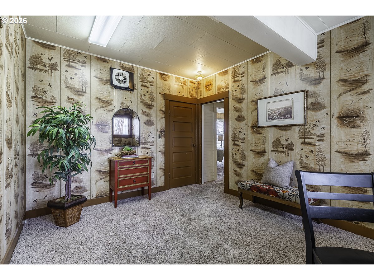408 Oak Grove Road Medford, OR 97501 - Photo 17 of 46 a room with furniture and a potted plant