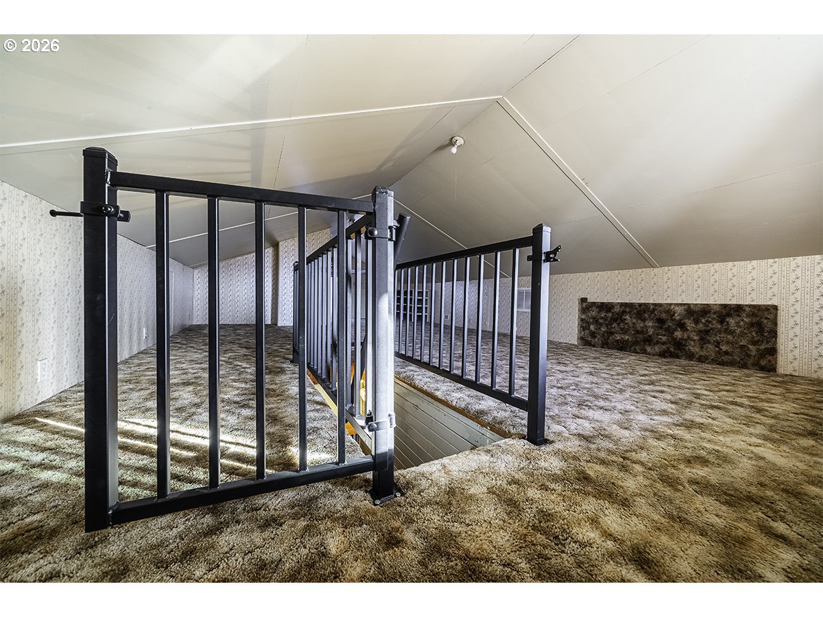 408 Oak Grove Road Medford, OR 97501 - Photo 42 of 46 a view of a hallway