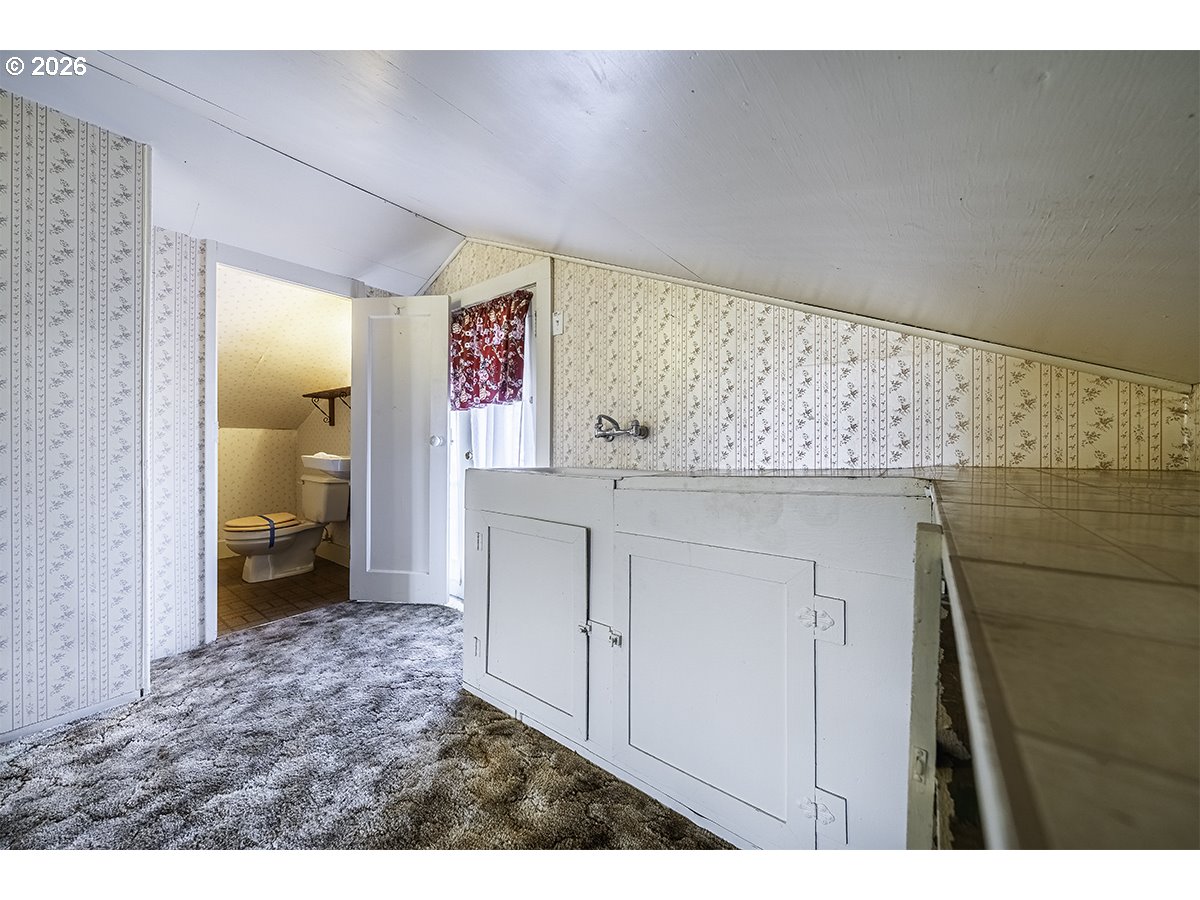 408 Oak Grove Road Medford, OR 97501 - Photo 44 of 46 a view of a kitchen with cabinets