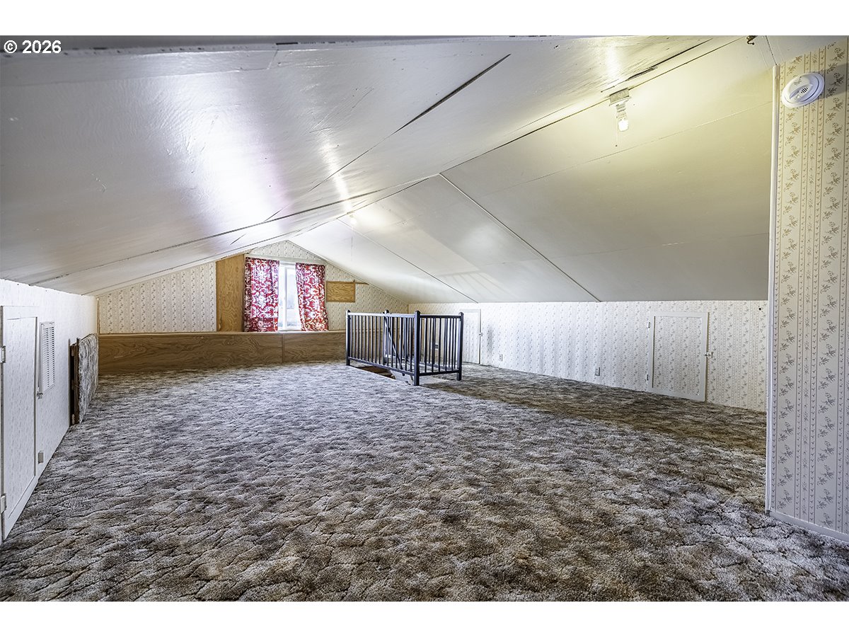 408 Oak Grove Road Medford, OR 97501 - Photo 45 of 46 a view of a hallway