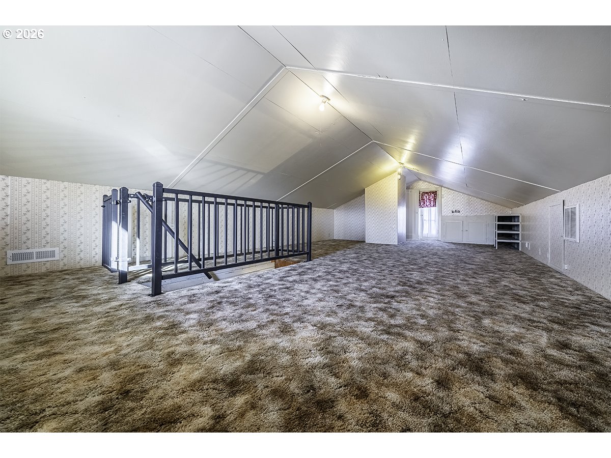 408 Oak Grove Road Medford, OR 97501 - Photo 46 of 46 a view of a hallway