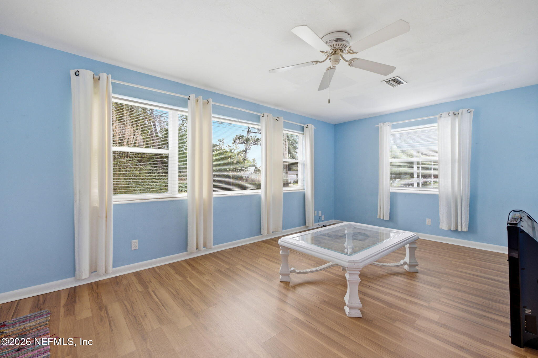 19-web-or-mls-Living Room
