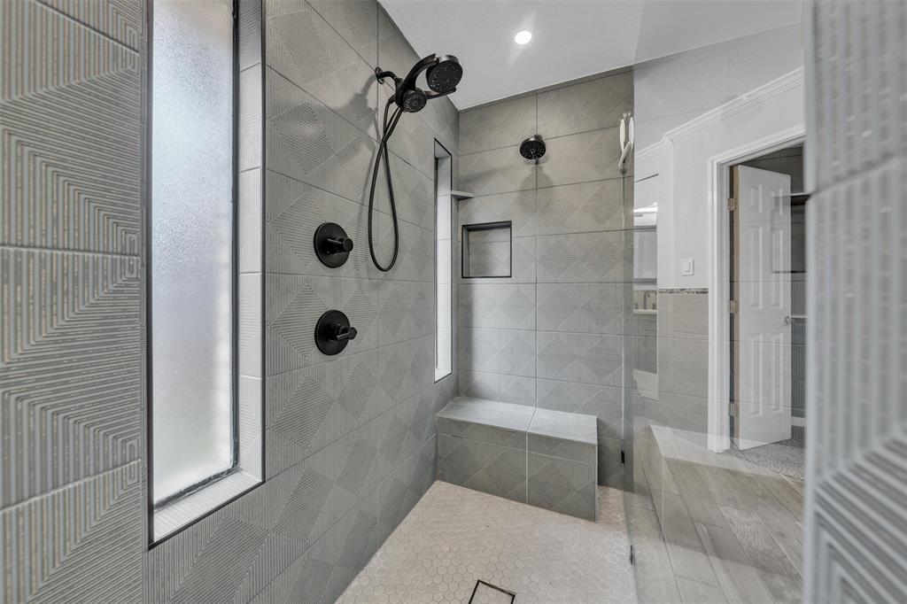 1205 Clover Hill Road Mansfield, TX 76063 - Photo 14 of 29 Primary Shower