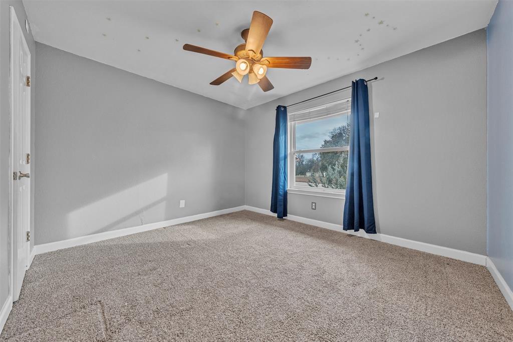 1205 Clover Hill Road Mansfield, TX 76063 - Photo 24 of 29 Bedroom