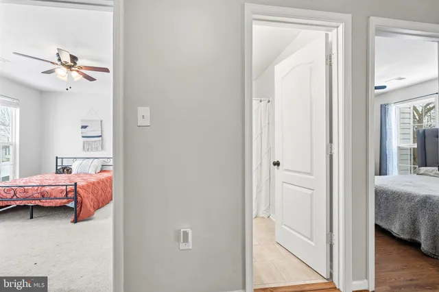 a en suite bathroom with a sink and a mirror