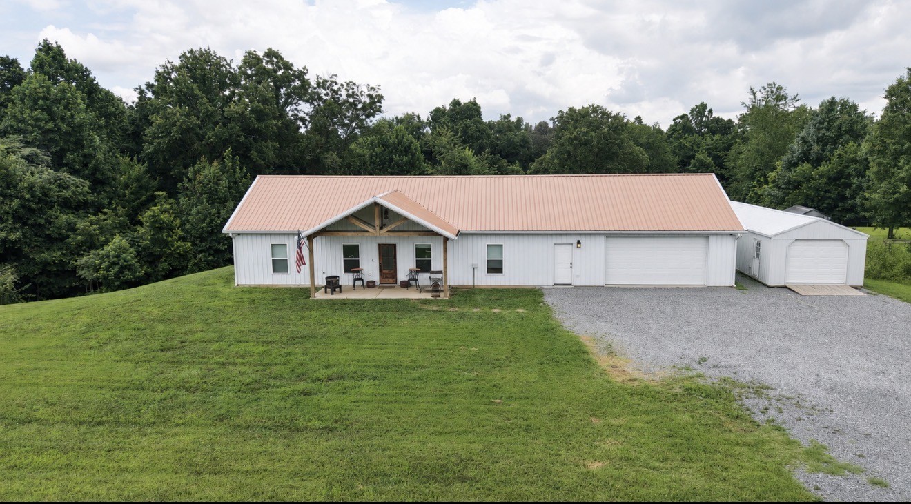 4423 Highland Road Lafayette, TN 37083 - Photo 1 of 32