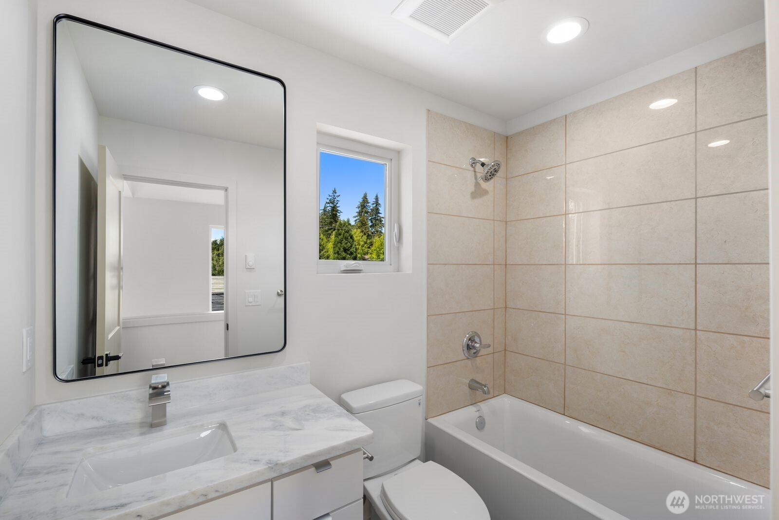 1251 Southwest 151st Street Seattle, WA 98166 - Photo 16 of 27