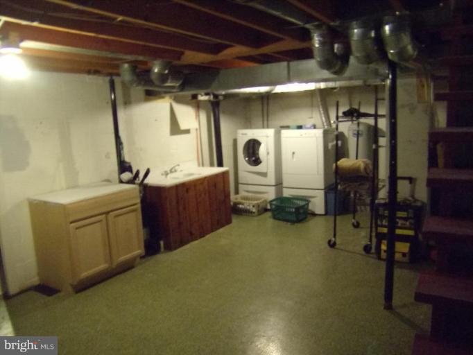 2247 Mountain Road Front Royal, VA 22630 - Photo 11 of 15 Laundry room