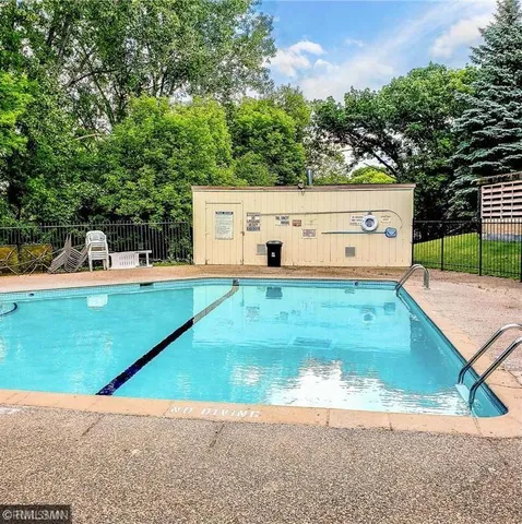 $179,900 | 1871 Silver Bell Road, Unit 321, Eagan, MN 55122