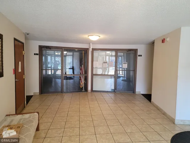 $179,900 | 1871 Silver Bell Road, Unit 321, Eagan, MN 55122