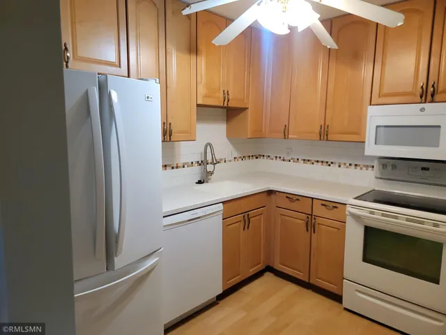 $179,900 | 1871 Silver Bell Road, Unit 321, Eagan, MN 55122