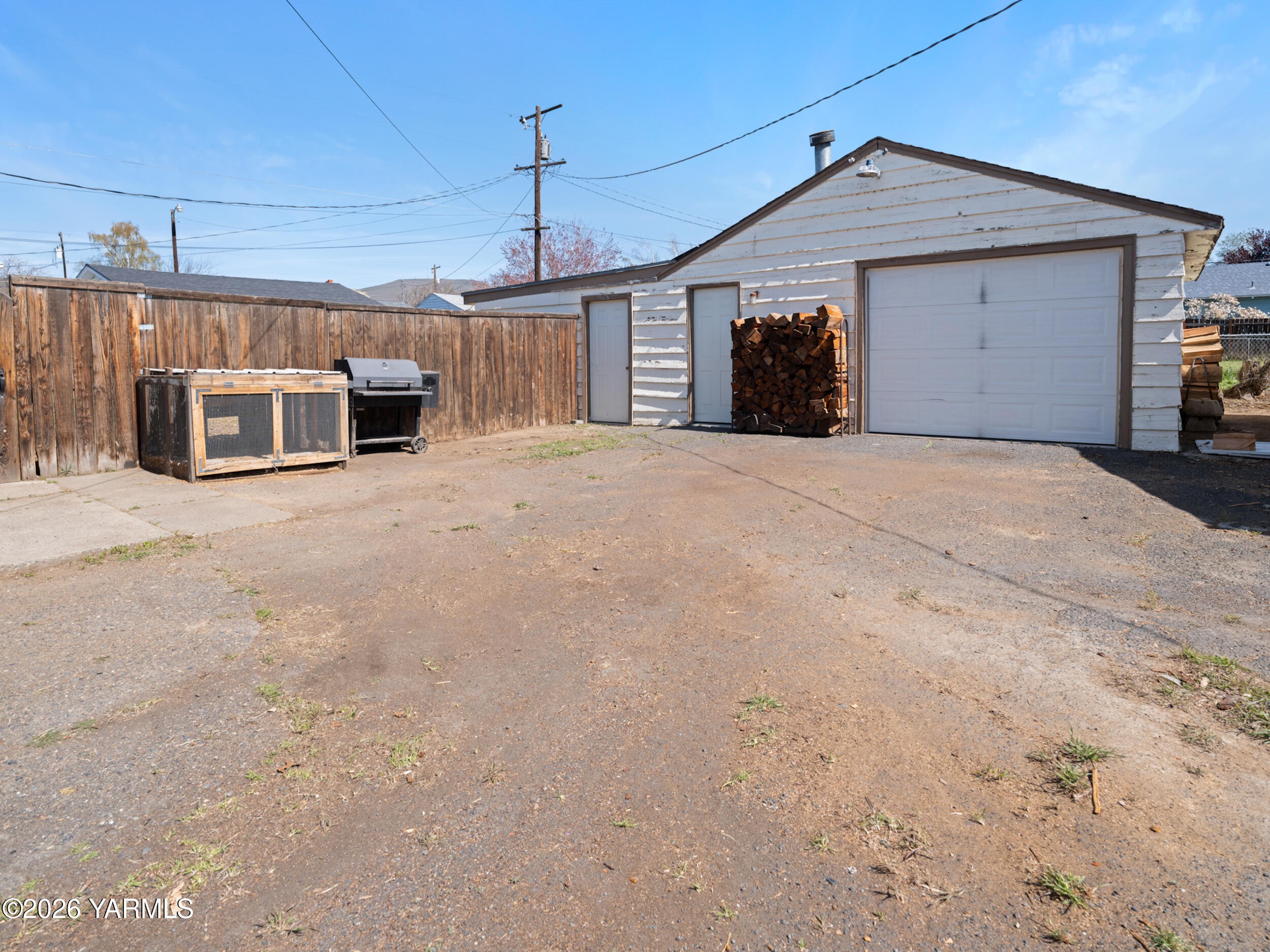 423 South 41st Street Yakima, WA 98901 - Photo 16 of 29 a view of a house with a garage
