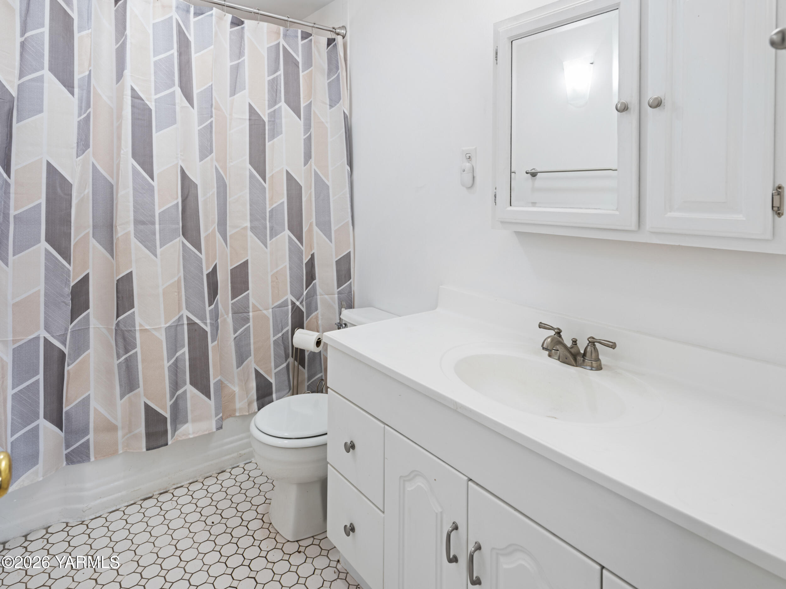 423 South 41st Street Yakima, WA 98901 - Photo 20 of 29 a bathroom with a sink and a toilet