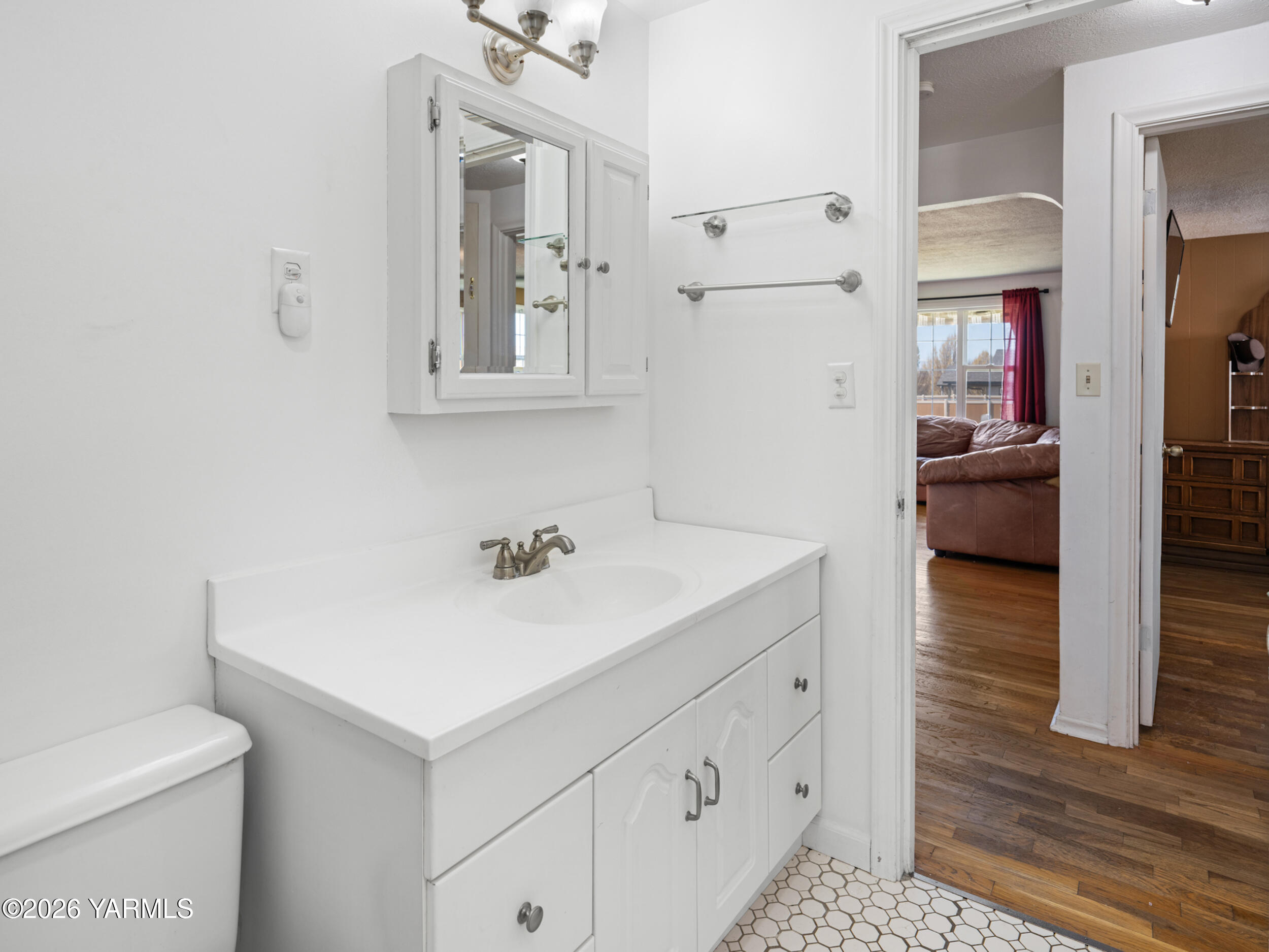 423 South 41st Street Yakima, WA 98901 - Photo 21 of 29 a bathroom with a sink a toilet and mirror