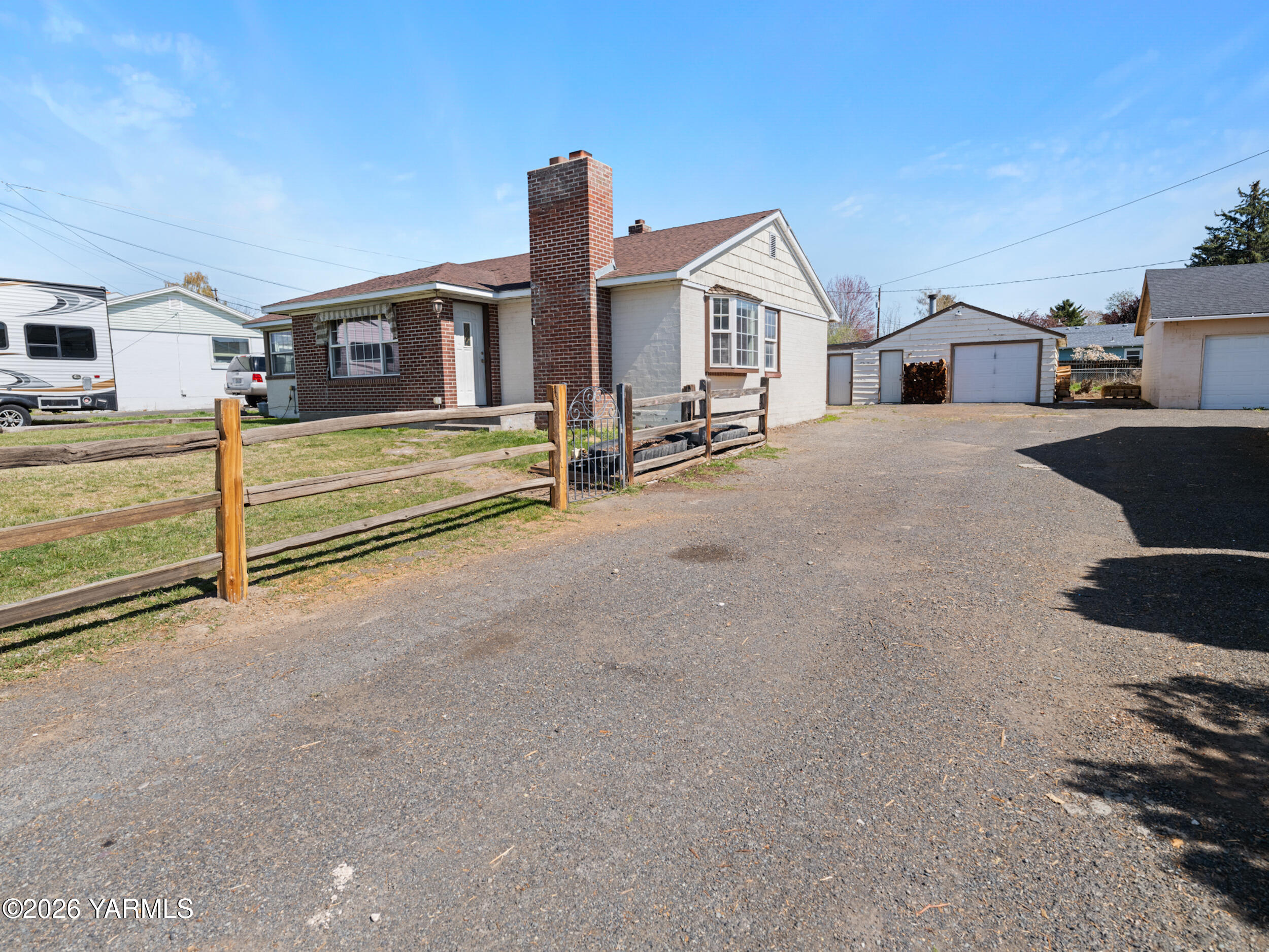 423 South 41st Street Yakima, WA 98901 - Photo 28 of 29 a front view of a house with a outdoor space